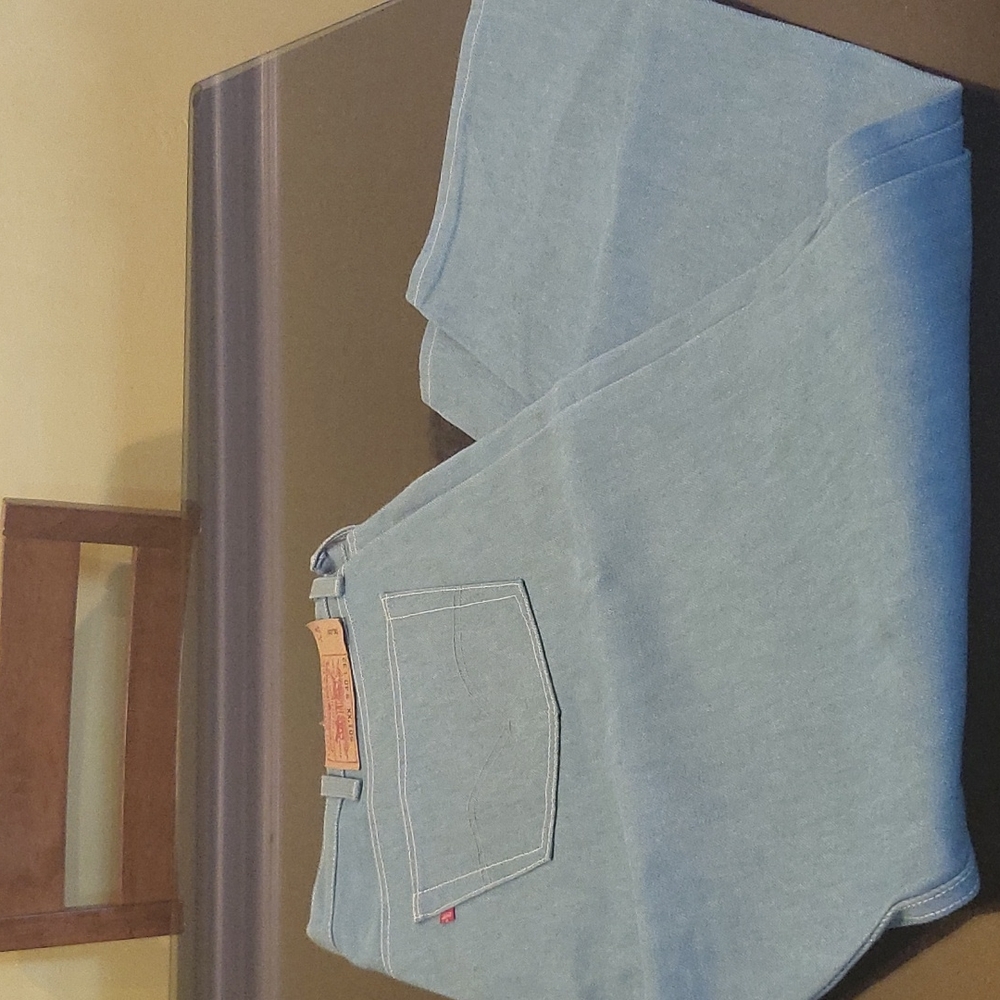 Levi's - Picture 9 of 16